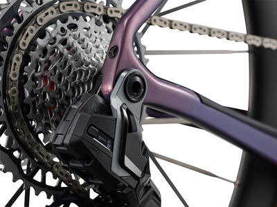 Giant Revolt Advanced SL 1 click to zoom image