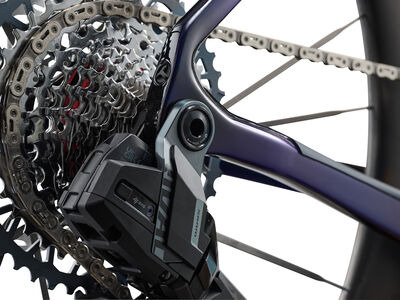 Giant Revolt Advanced SL 2 click to zoom image